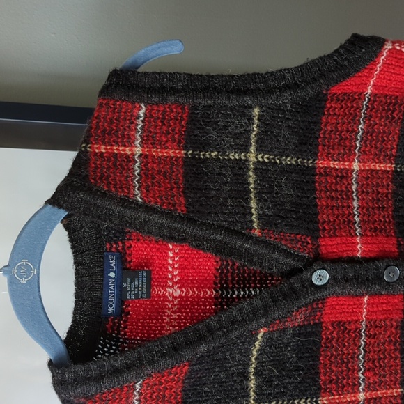 VTG acrylic & wool plaid vest. Rep your grandad in style. Size Small. - Picture 2 of 4